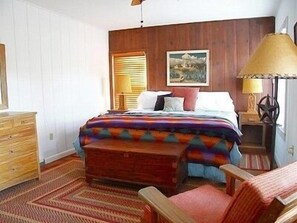 2 bedrooms, in-room safe, iron/ironing board, free WiFi