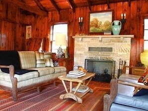 Smart TV, fireplace, DVD player, books