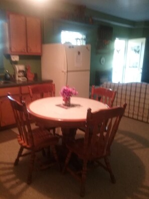 Dining - Big Sandy, TN, Sleeps 8 (Big Sandy)