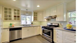 Fridge, microwave, oven, stovetop - Large Cottage Near SF, Beach, Airport w/Backyard (Alameda)