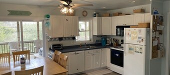Clean & Cozy Beach Cottage Close to the Beach