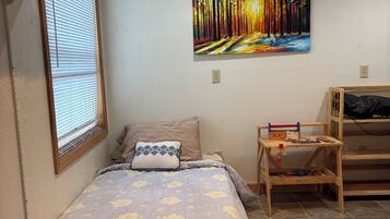 2 bedrooms, desk, travel cot, free WiFi