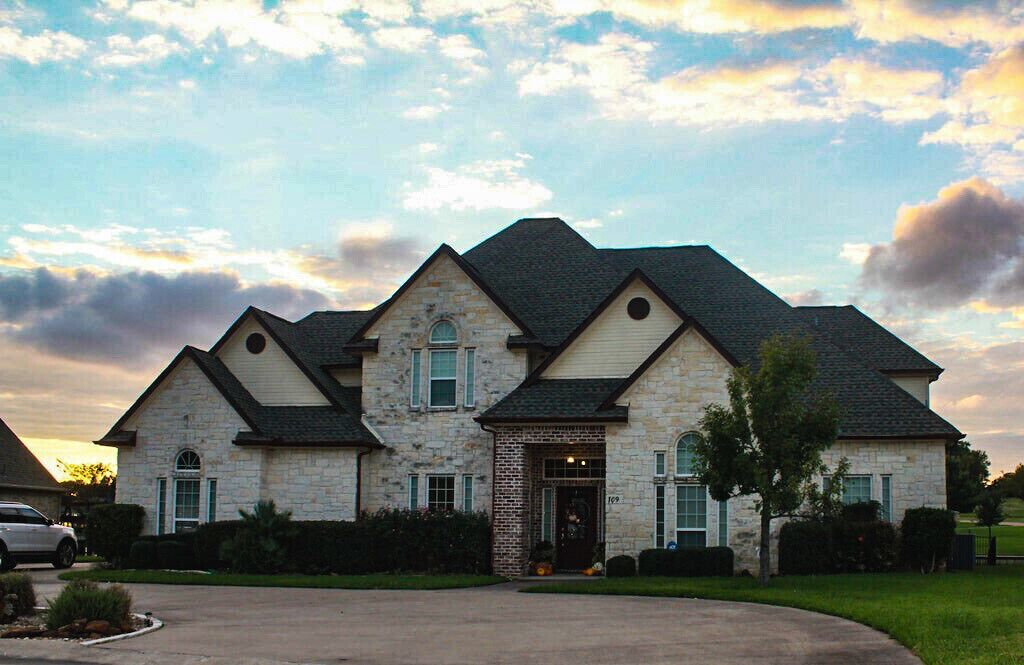 Gorgeous 6 bedroom lakefront home perfect for families and large groups