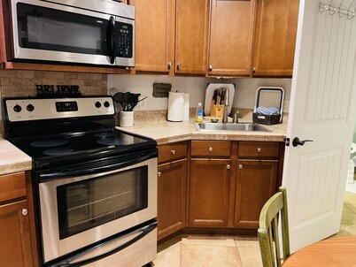 Private Pool House in Florence, AL