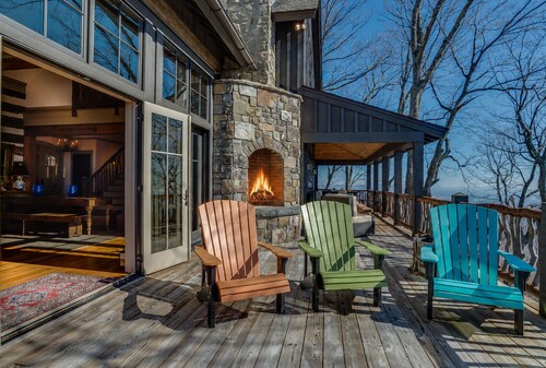Hawks View | Luxuriously Appointed Home | Less Than 15 Minutes from TIEC