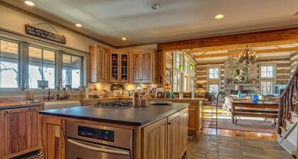 Hawk's View | Tryon Mountain Retreat with Hot Tub & Long-Range Views