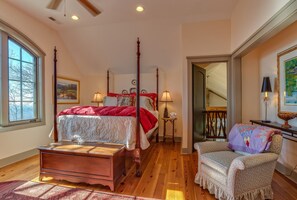 4 bedrooms, iron/ironing board, WiFi, bed sheets - Hawks View | Luxuriously Appointed Home | Less Than 15 Minutes from TIEC (Columbus)