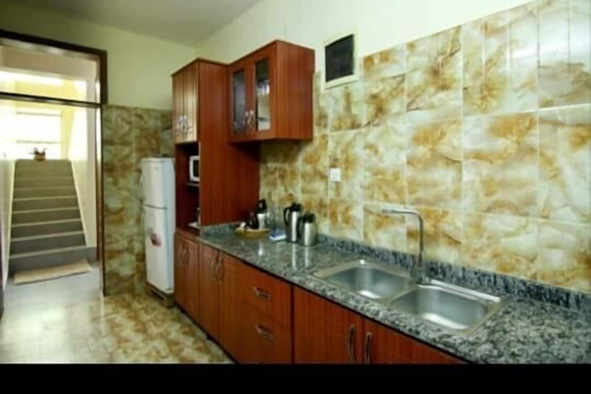 Standard Apartment, 4 Bedrooms | Private kitchen
