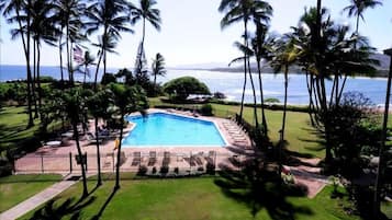 Piscina all'aperto, una piscina riscaldata