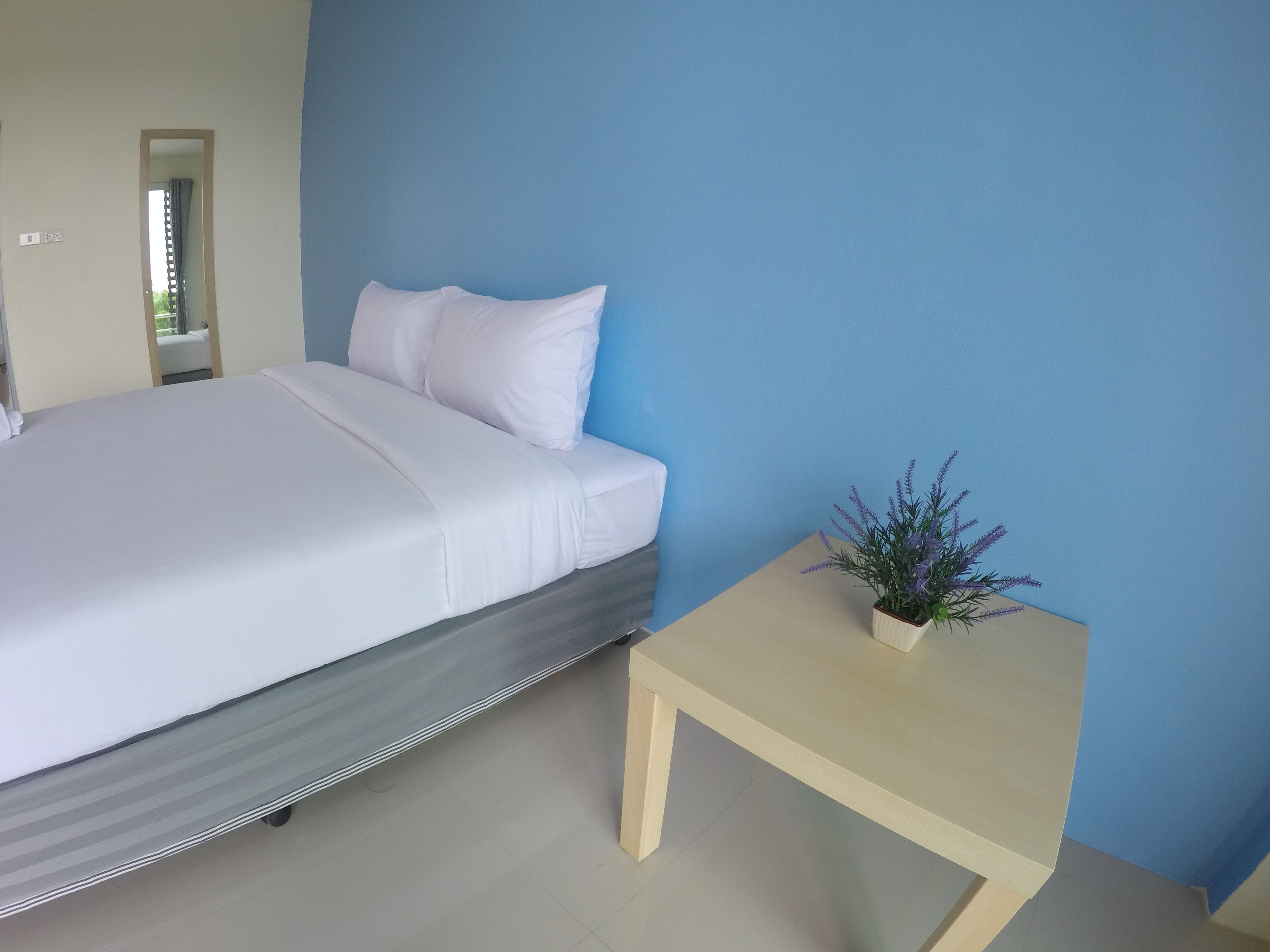 deluxe double room | blackout curtains, free wifi, bed sheets