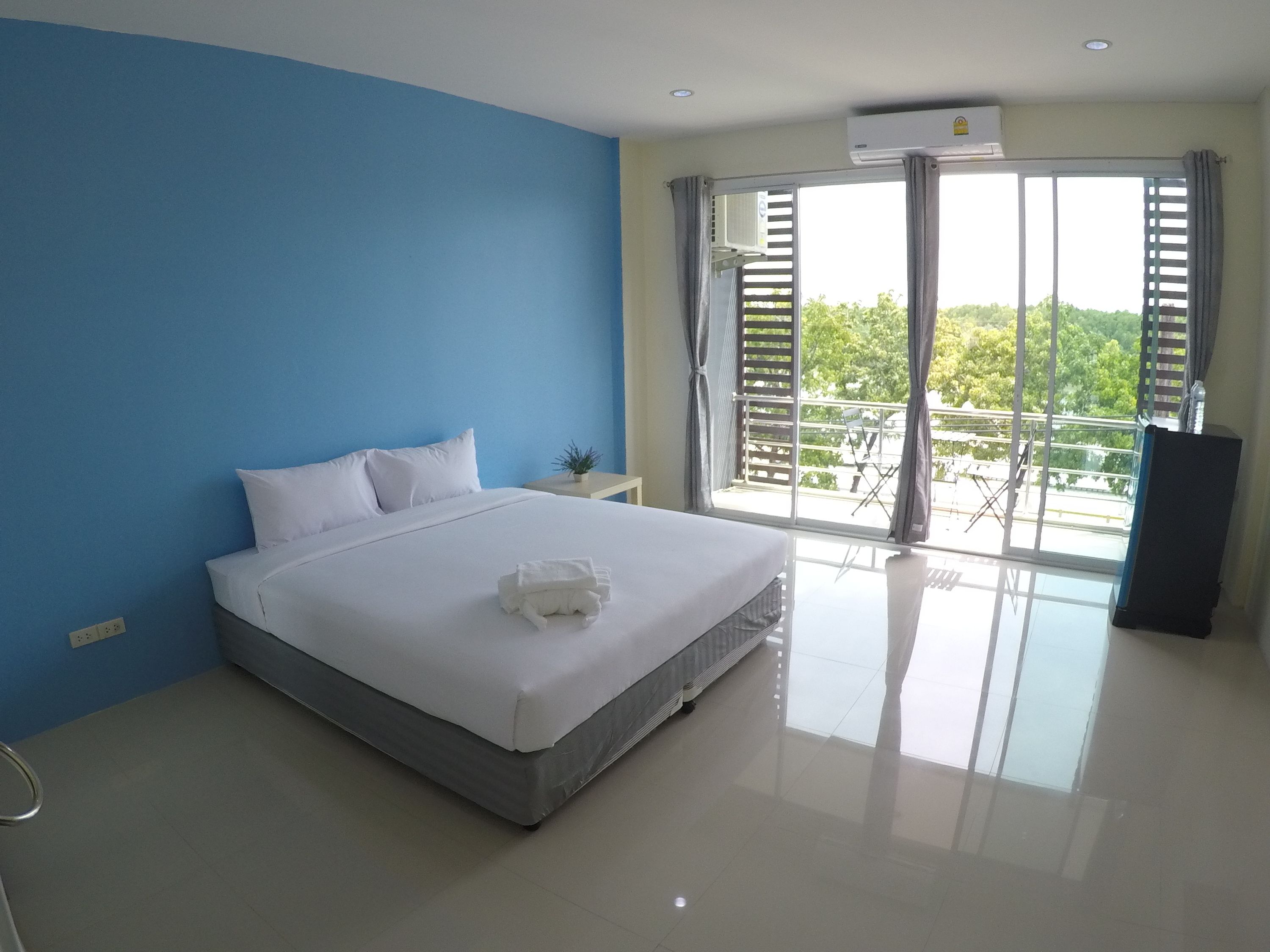 deluxe double room | blackout curtains, free wifi, bed sheets