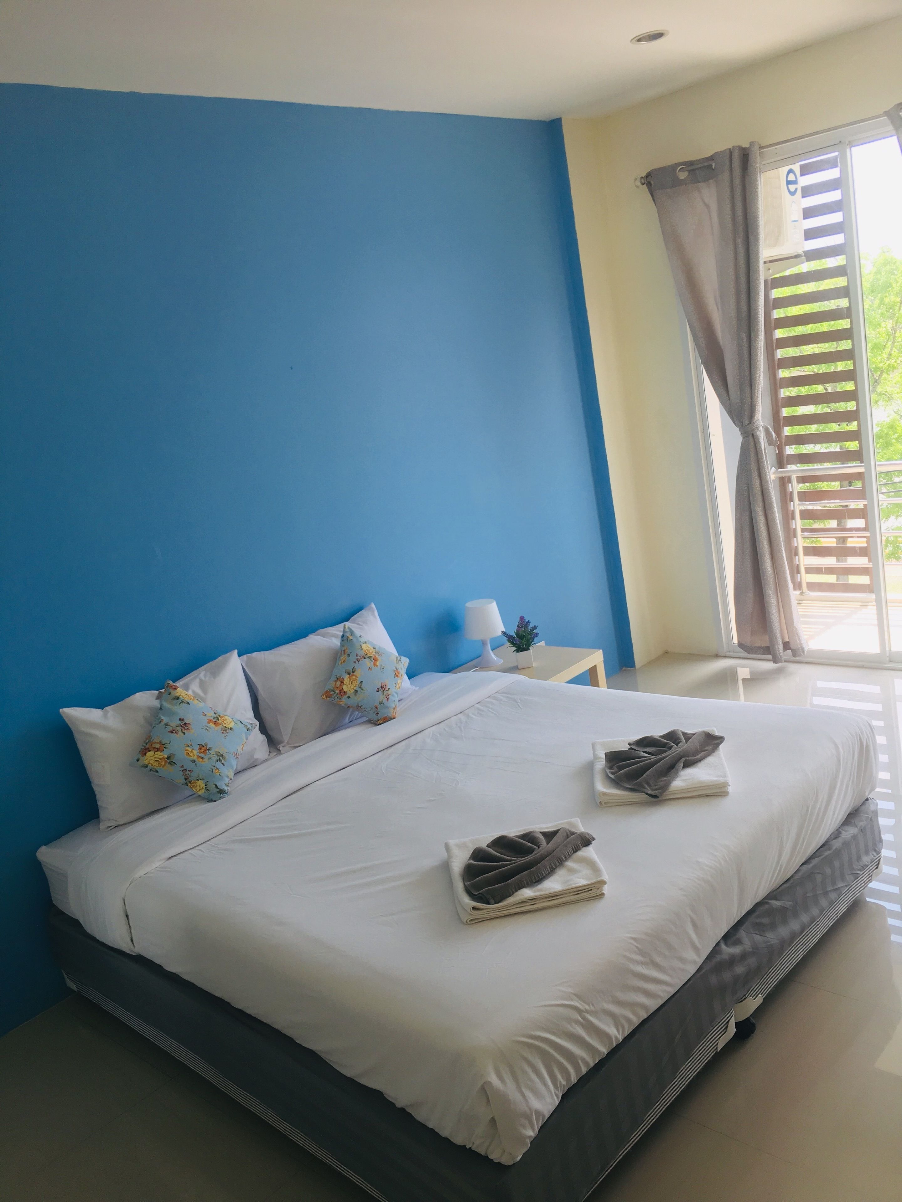 deluxe double room | blackout curtains, free wifi, bed sheets
