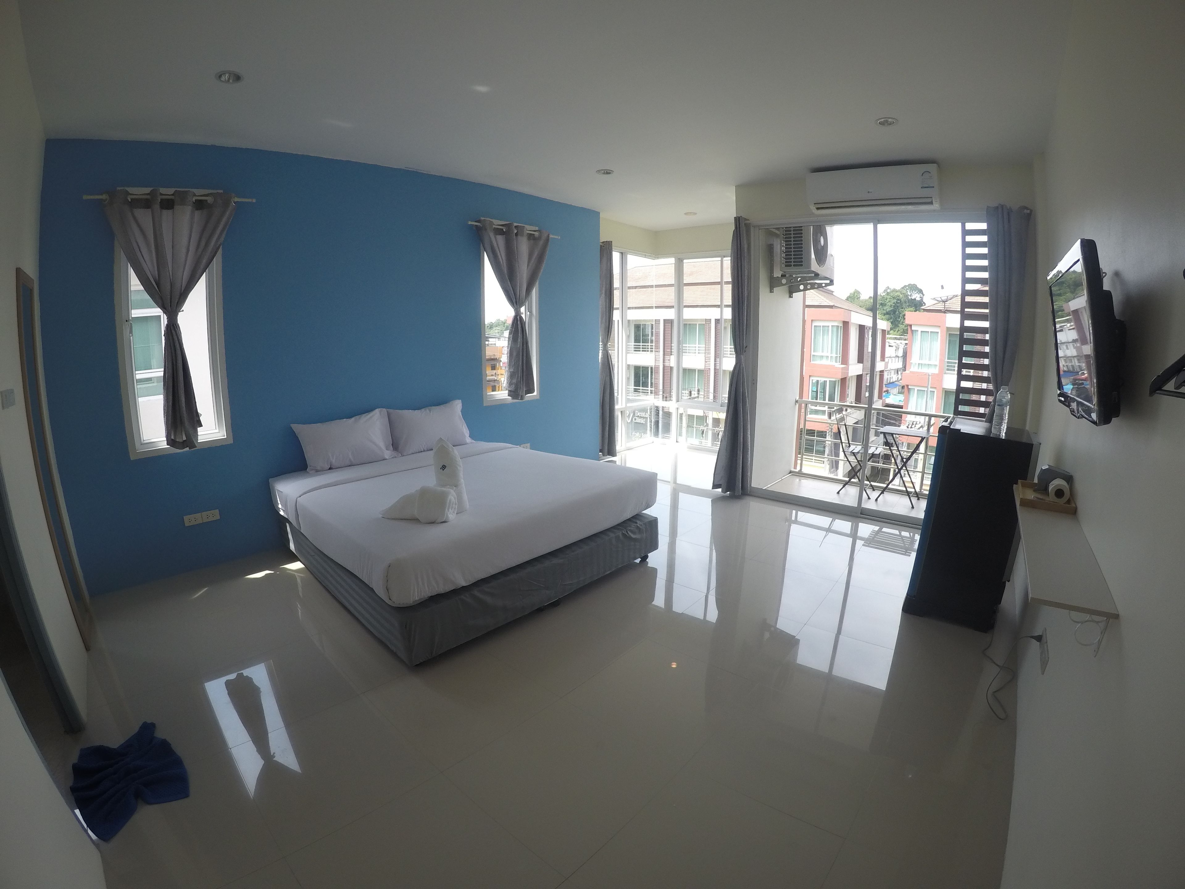 deluxe double room | blackout curtains, free wifi, bed sheets