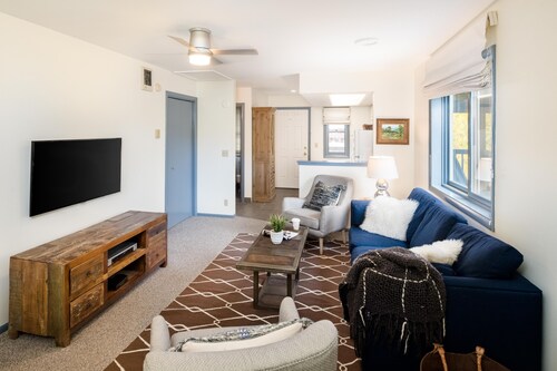 Outpost: Pitchfork 446