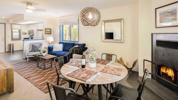 Smart TV, fireplace