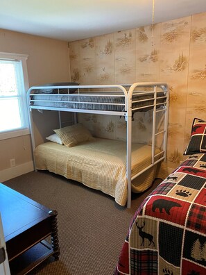 3 bedrooms, bed sheets