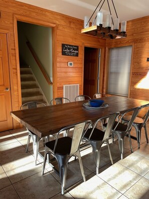 Dining - Luxury log home on main lake - pizza oven, fire pit, kayaks, SUP, pontoon (Henrico)