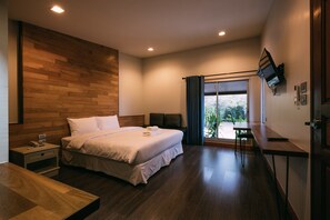 In-room safe, desk, laptop workspace, blackout curtains - Forest Pool Villas (Pattaya)
