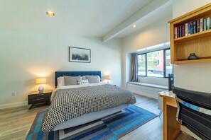 3 slaapkamers, een bureau, een strijkplank/strijkijzer, gratis wifi