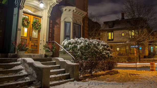 Exterior - Elegant, Sunny, 2 Bedroom Townhouse Apartment, in the Heart of Downtown Portland (Portland)