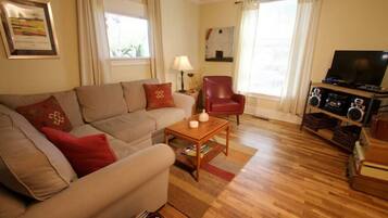 Televisión, reproductor de DVD y estéreo