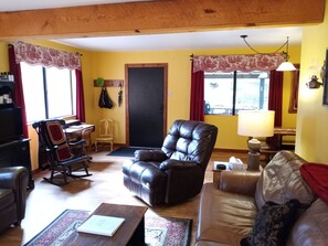 TV, fireplace, DVD player, books - A family bed and breakfast without the host! (Cloudcroft)
