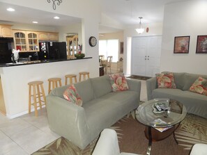 Una Smart TV, un reproductor de DVD, una videoteca