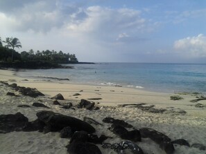 Chaises longues, serviettes de plage