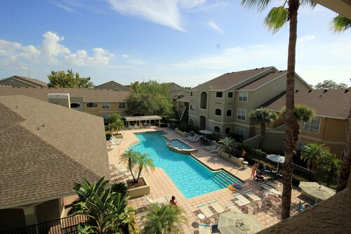Avalon Relax, pool View In Avalon at Clearwater, recently renovated!FREE PARKING