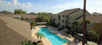 Avalon Relax, pool View In Avalon at Clearwater, recently renovated!FREE PARKING
