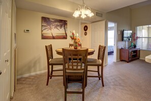 Dining - Avalon Relax, pool View In Avalon at Clearwater, recently renovated!FREE PARKING (Clearwater)