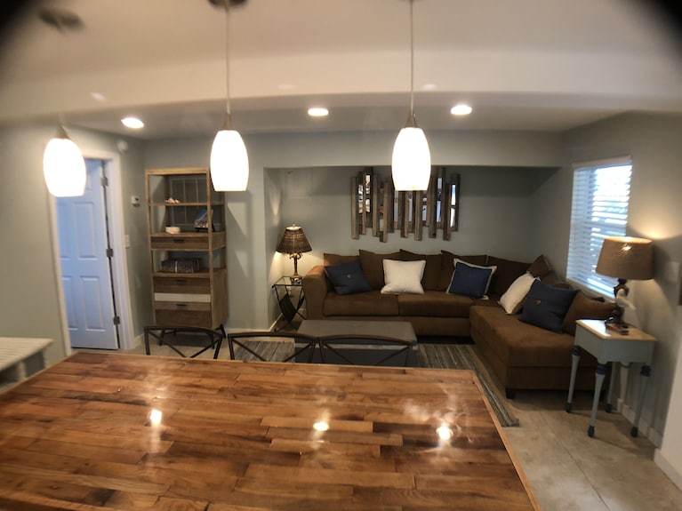 Cutest Cottage Across From The Beach! - Mexico Beach, FL