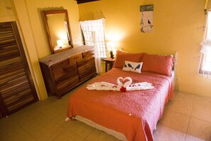 3 habitaciones, caja de seguridad en la habitación y escritorio 