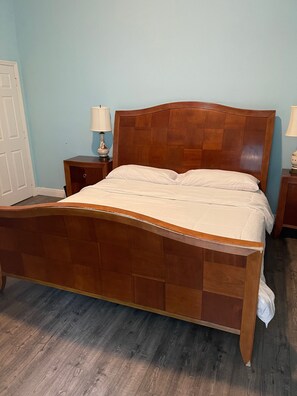 3 bedrooms, desk, iron/ironing board, WiFi
