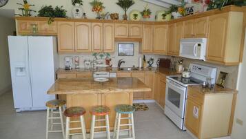 冰箱、微波炉、烤箱、炉灶