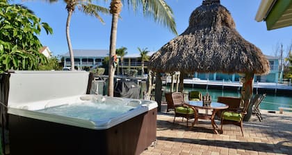 DUCK KEY, 2 Schlafzimmer / 2 Bäder mit 40 'Dock, KEINE DOCKAGE GEBÜHREN, Trailer Lagerung Inkl.