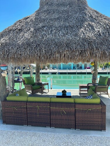 DUCK KEY, 2 Schlafzimmer / 2 Bäder mit 40 'Dock, KEINE DOCKAGE GEBÜHREN, Trailer Lagerung Inkl.