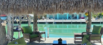 DUPLEX IN DUCK KEY, 2 Bedroom /2 Bath  w/40' Dock,  Trailer Storage Incl.