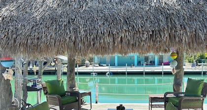 DUCK KEY, 2 Schlafzimmer / 2 Bäder mit 40 'Dock, KEINE DOCKAGE GEBÜHREN, Trailer Lagerung Inkl.