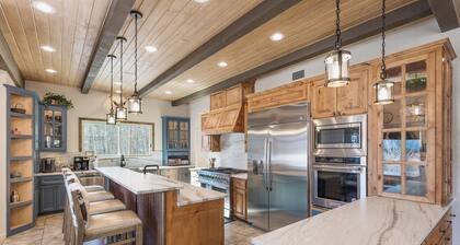 Amazing Luxury Home - Views/Hot Tub/Fire Pit/Ping Pong - 3 Miles to Purg