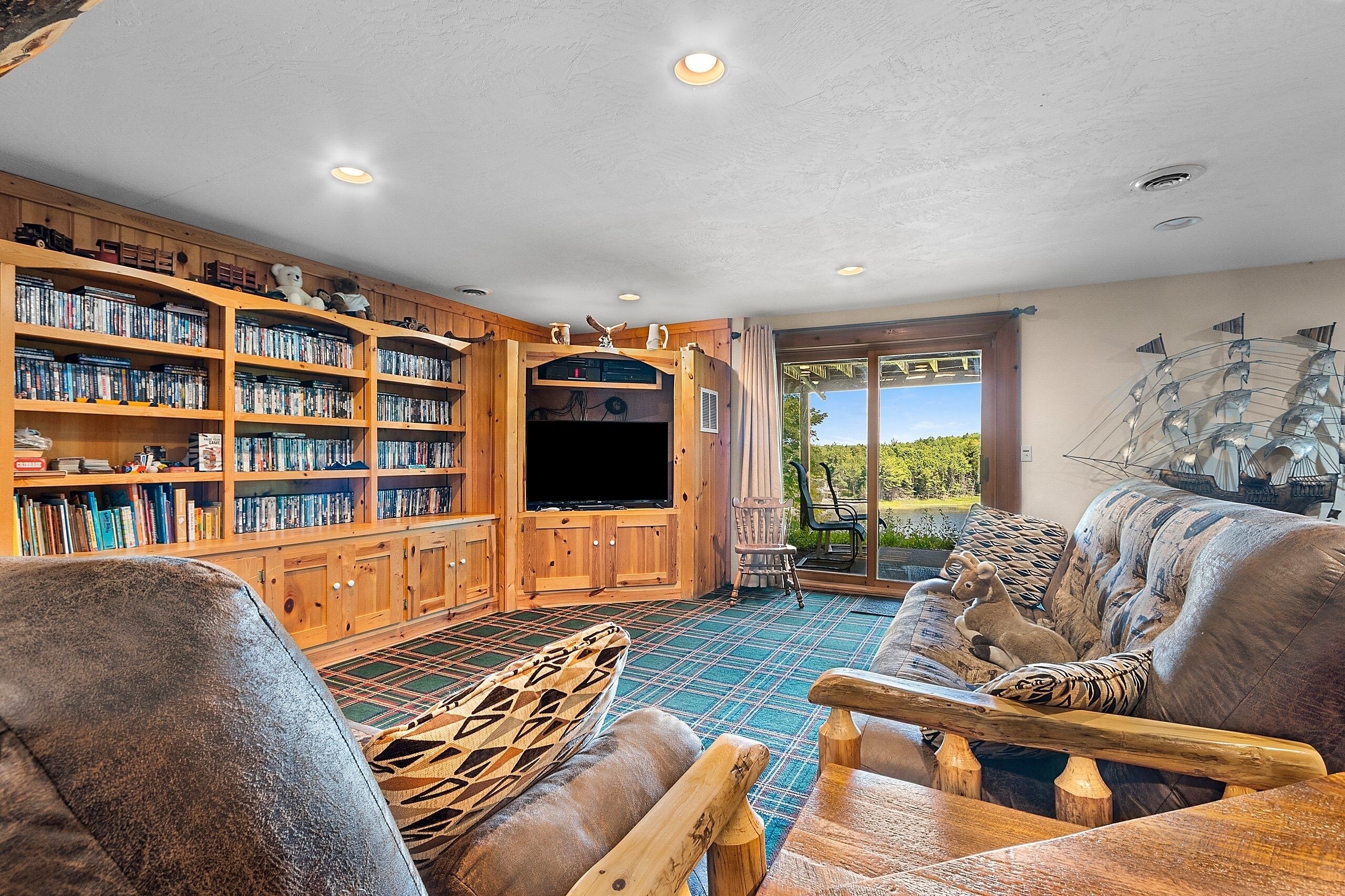 Smart TV, fireplace, video games, DVD player