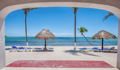 Condo au rez-de-chaussée sur la plage avec 2 BR et 2 BA avec Wifi et AC