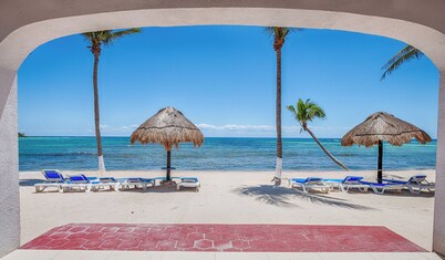 Condo au rez-de-chaussée sur la plage avec 2 BR et 2 BA avec Wifi et AC