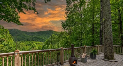 Glorious View | Private Saluda Cabin with Mountain Views, Fire Pit & Game-Friendly Family Spaces