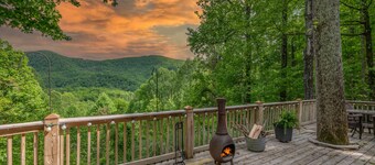 Glorious View | Private Saluda Cabin with Mountain Views, Fire Pit & Game-Friendly Family Spaces