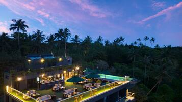 Outdoor pool, open 6:30 AM to 7:30 PM, pool umbrellas, pool loungers