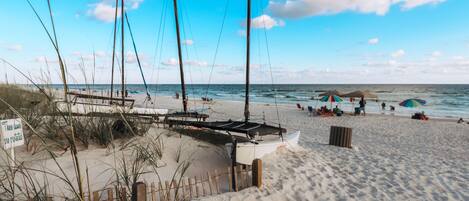 Plage, chaises longues