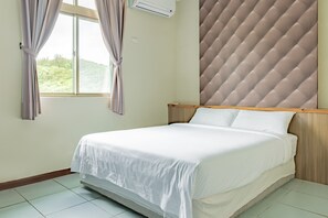 Double Room, 1 Double Bed, Non Smoking | Desk, blackout drapes, free WiFi, bed sheets - Star-Moon B&B (Lyudao)