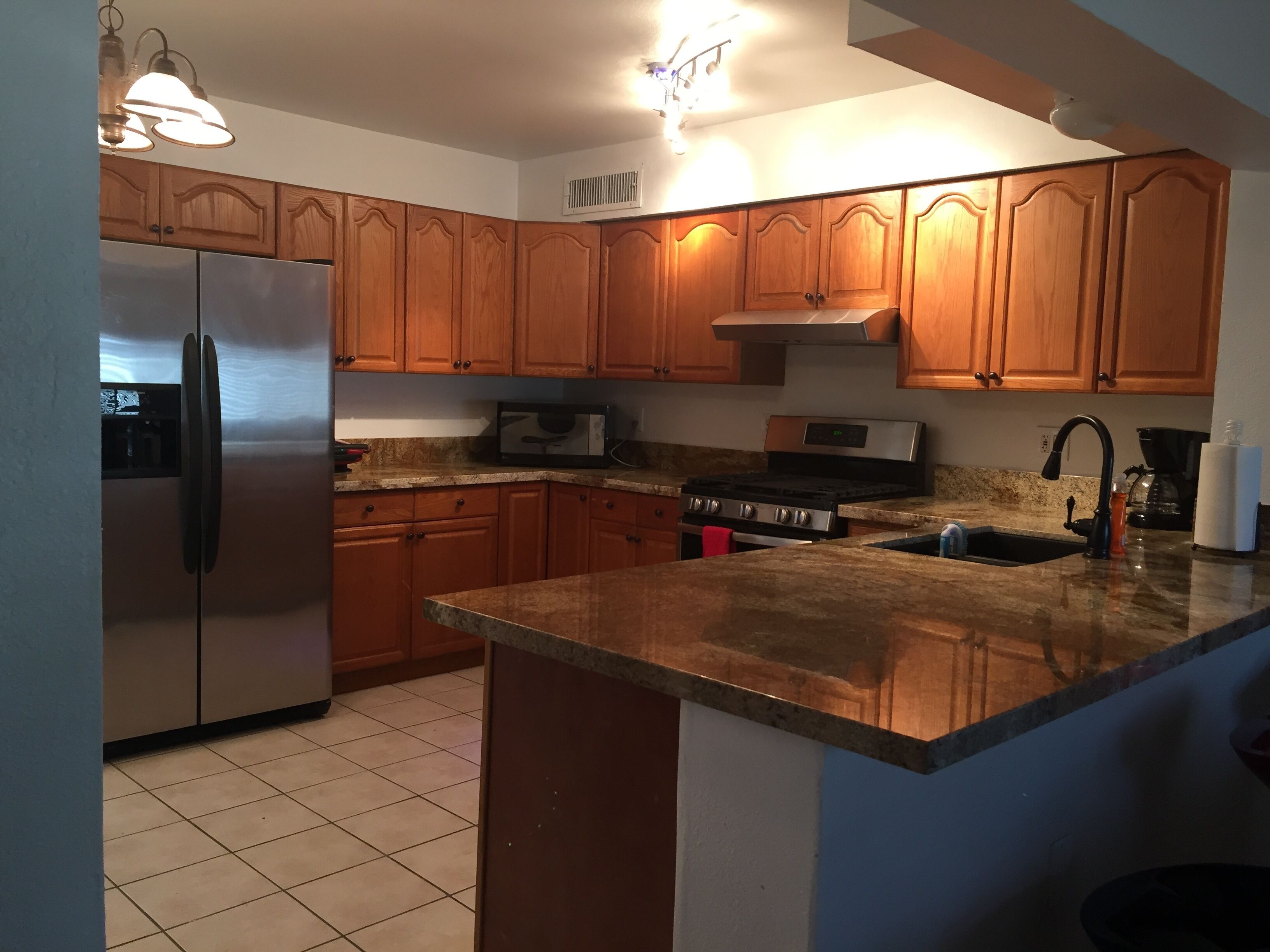 ثلاجة، ميكروويف، فرن، موقد طهي مسطح