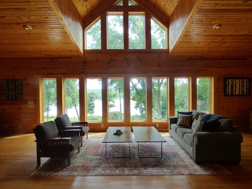 Spacious Cabin on the Wisconsin River! 